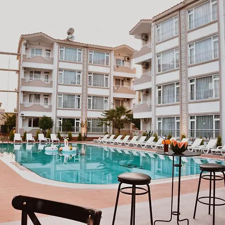 New Garden Aparthotelside 3*