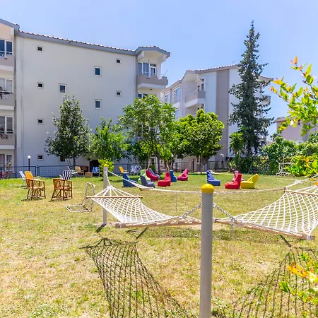 New Garden Aparthotelside Side